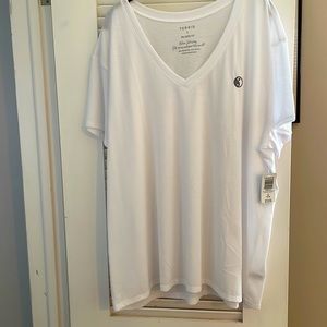 NWT-Torrid size 2 V neck tshirt